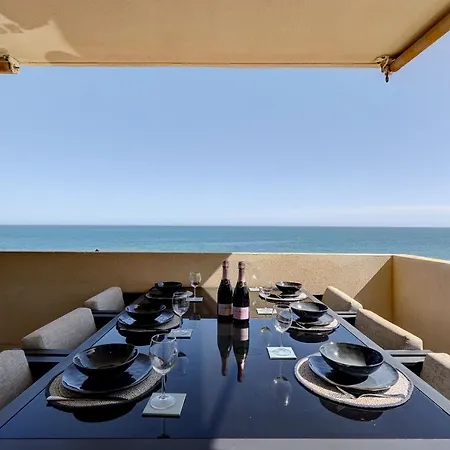 Front Row Penthouse On Carvajal 아파트 푸엔히롤라