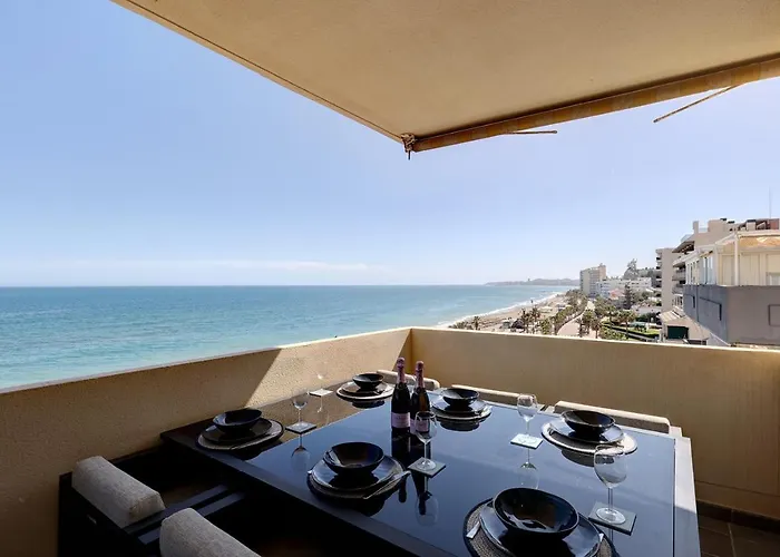 Front Row Penthouse On Carvajal Apartment