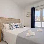 Front Row Penthouse On Carvajal Διαμέρισμα