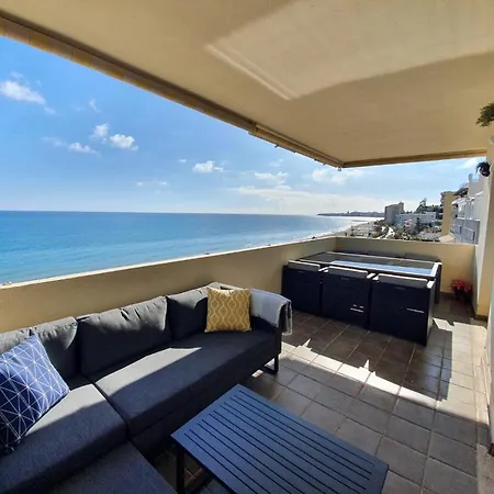 Front Row Penthouse On Carvajal *