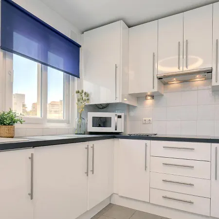 Front Row Penthouse On Carvajal Apartment