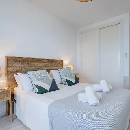 Front Row Penthouse On Carvajal *