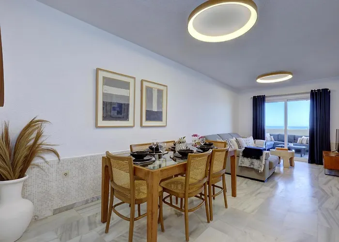 Front Row Penthouse On Carvajal Apartment *