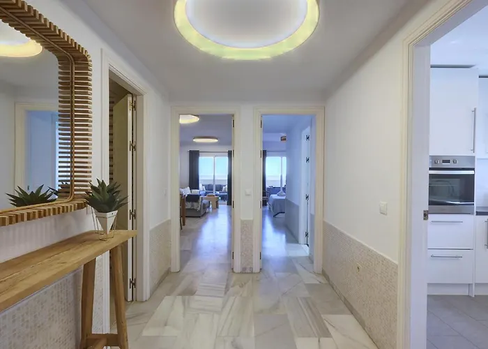 Front Row Penthouse On Carvajal פואנגירולה